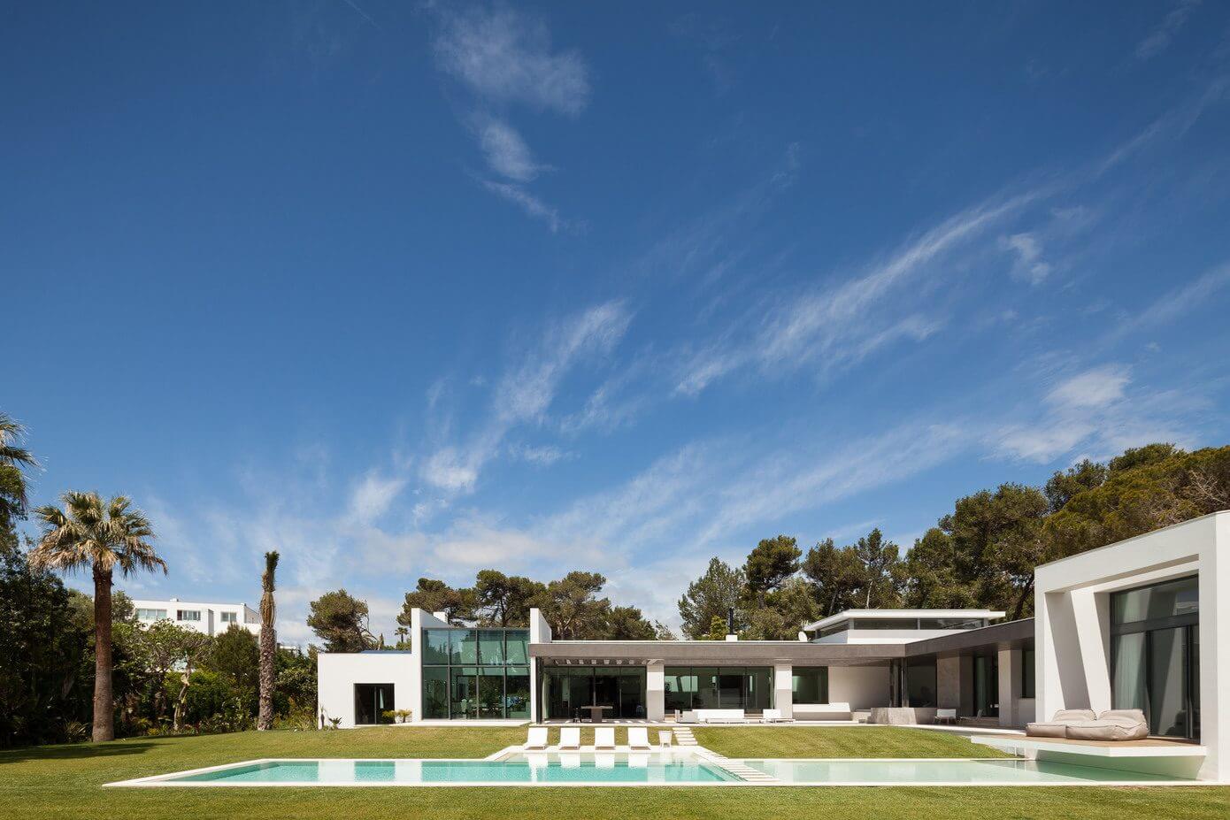 House in Cascais by FRA G MENT OS