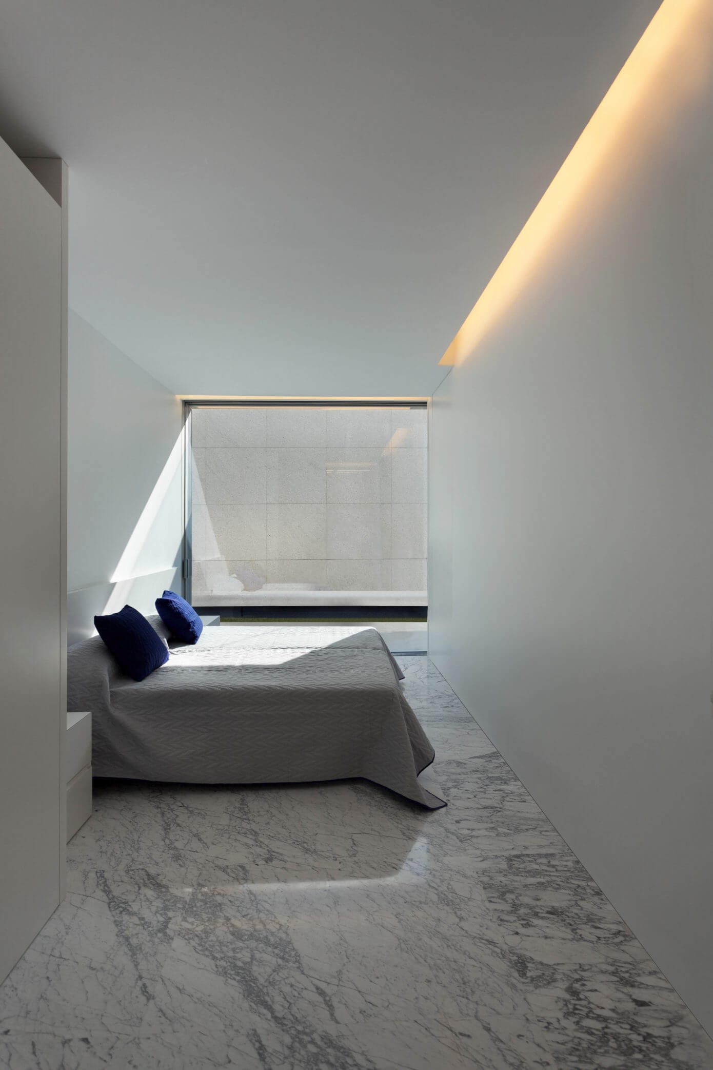 Aluminum House by Fran Silvestre Arquitectos