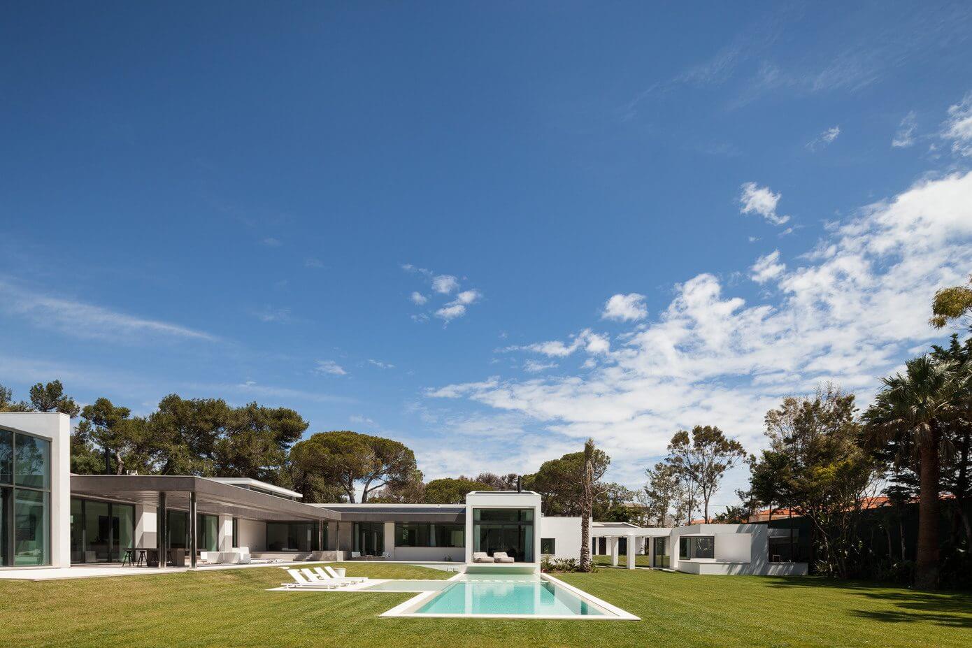 House in Cascais by FRA G MENT OS