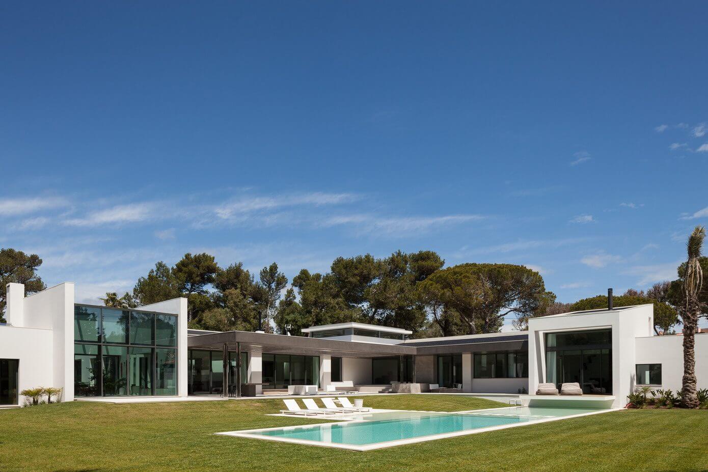 House in Cascais by FRA G MENT OS