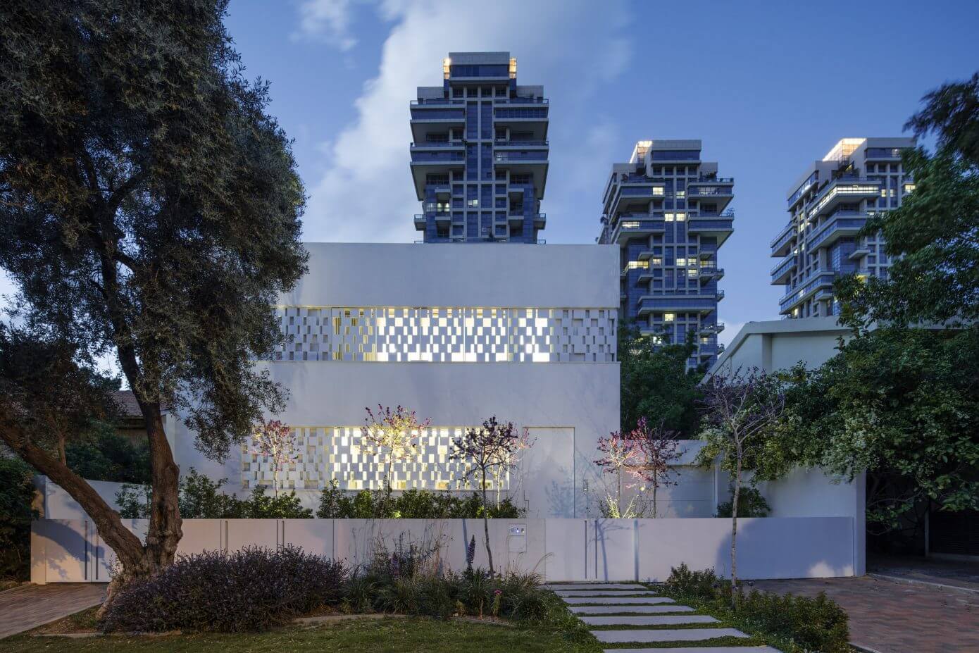 Tel Aviv House by Pitsou Kedem Architects