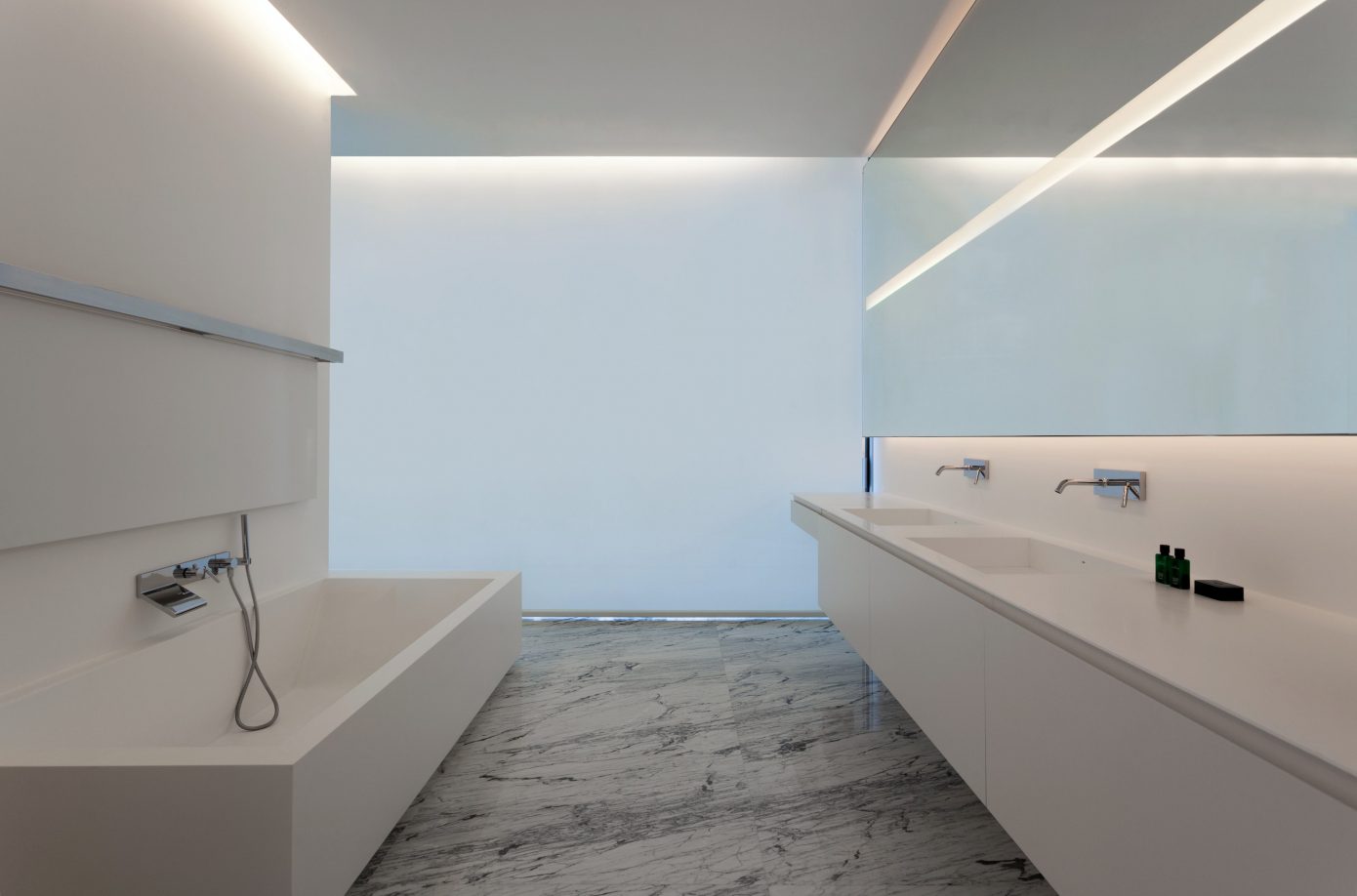 Aluminum House by Fran Silvestre Arquitectos