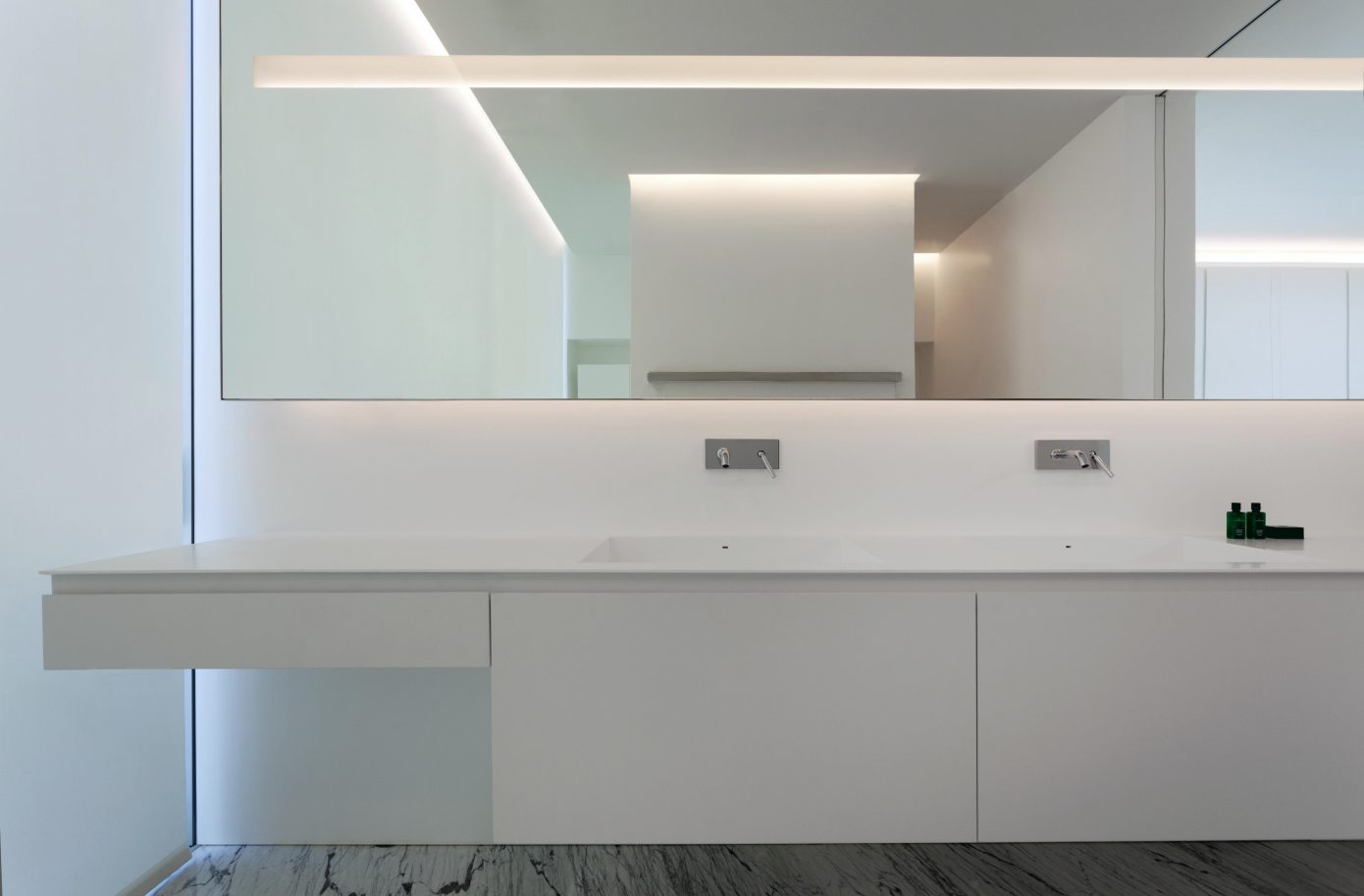 Aluminum House by Fran Silvestre Arquitectos