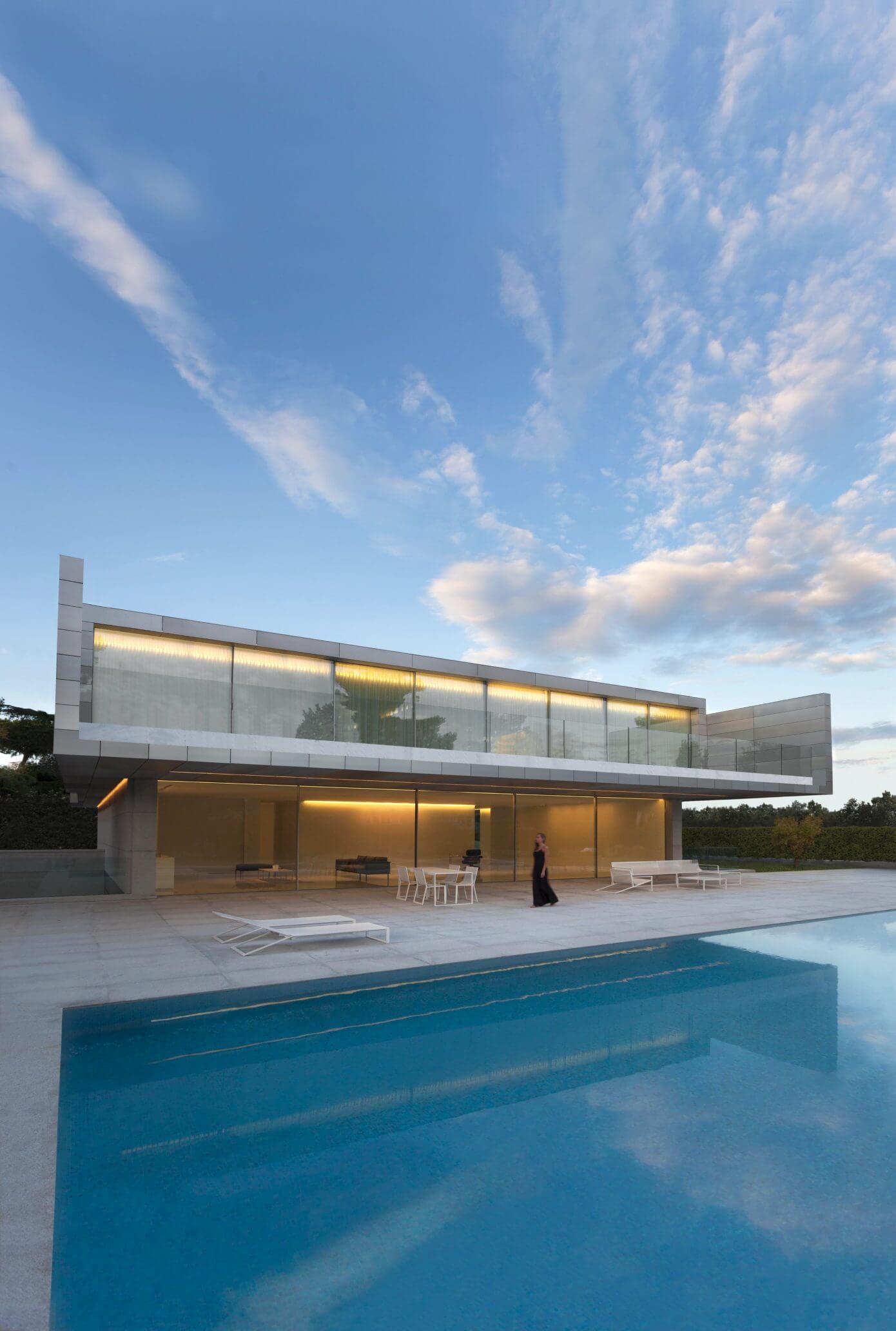 Aluminum House by Fran Silvestre Arquitectos