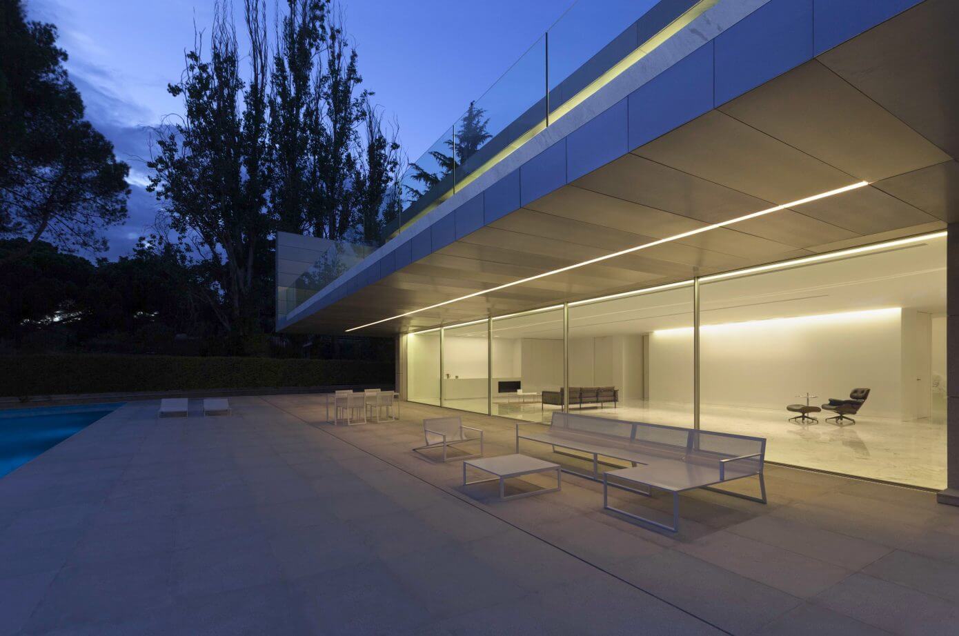 Aluminum House by Fran Silvestre Arquitectos