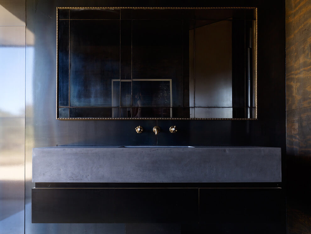 Hill Plains House by Wolveridge Architects