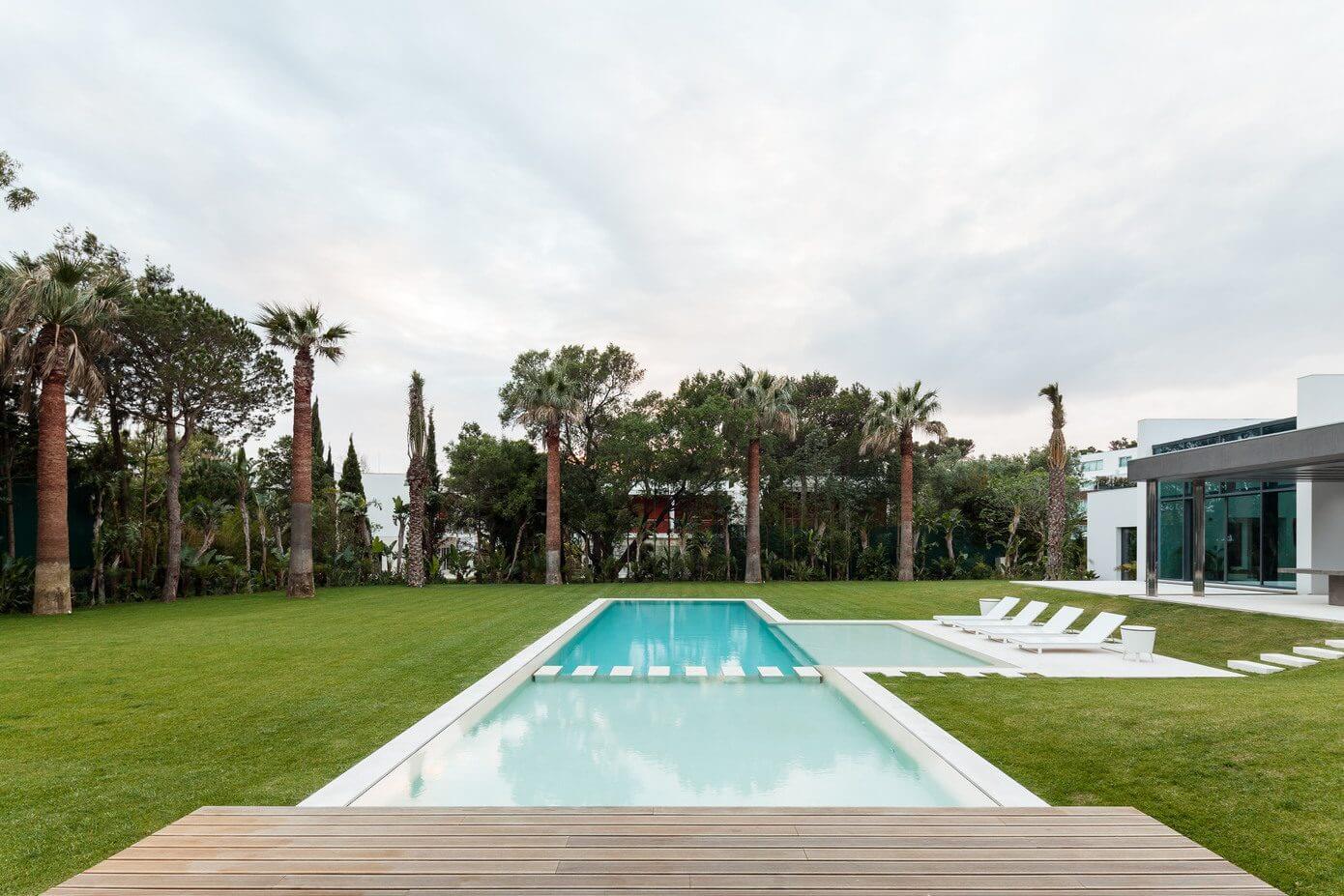 House in Cascais by FRA G MENT OS