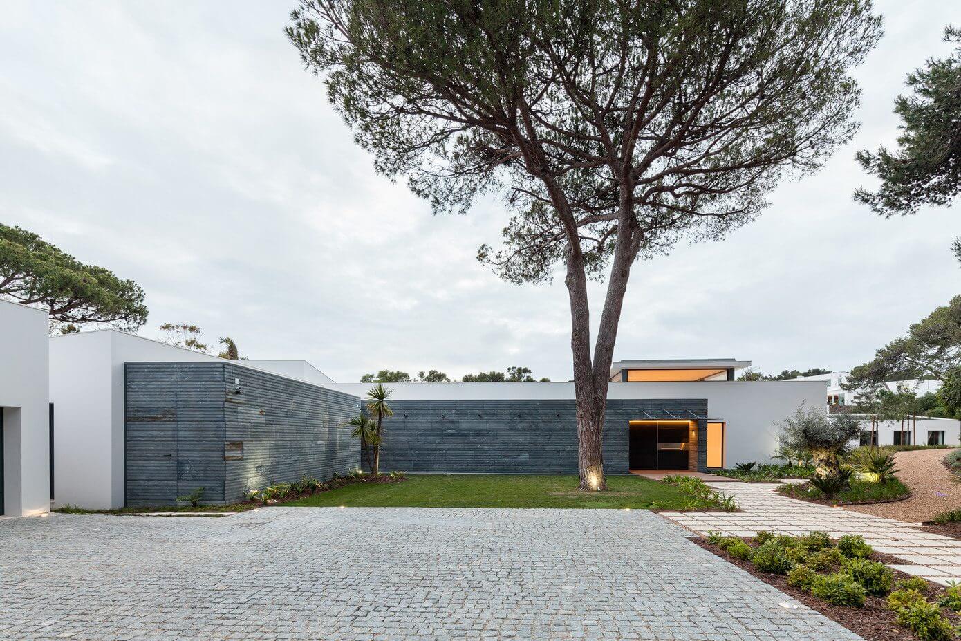 House in Cascais by FRA G MENT OS