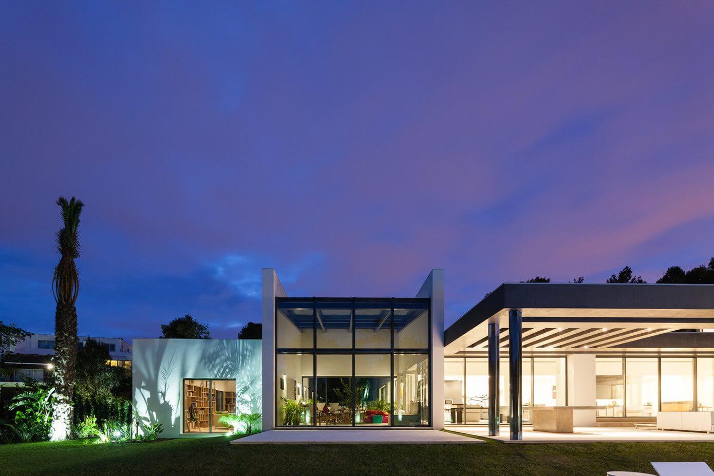 House in Cascais by FRA G MENT OS