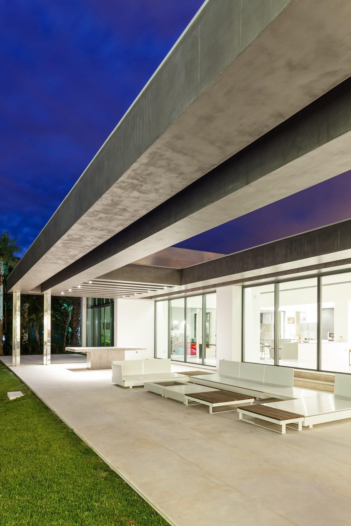 House in Cascais by FRA G MENT OS