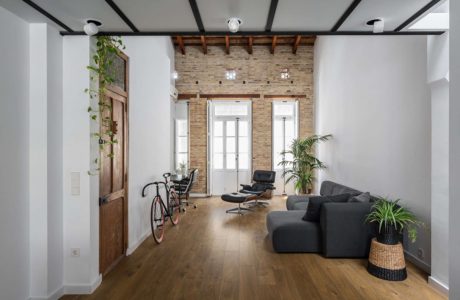 Loft Renovation by Ambau Taller D’arquitectes