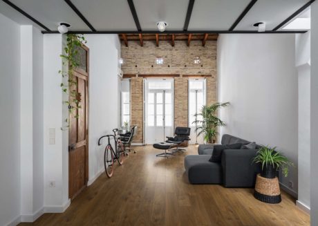 Loft Renovation by Ambau Taller D’arquitectes - 1