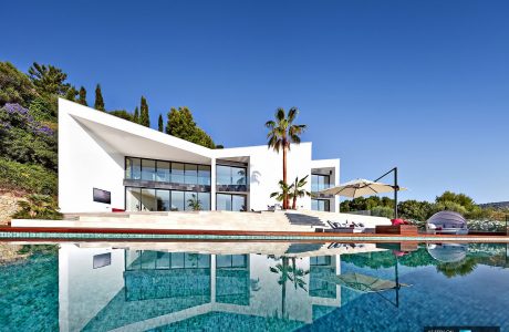 Contemporary House in Son Vida