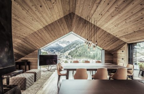 Contemporary Chalet by Rudolf Perathoner Architect