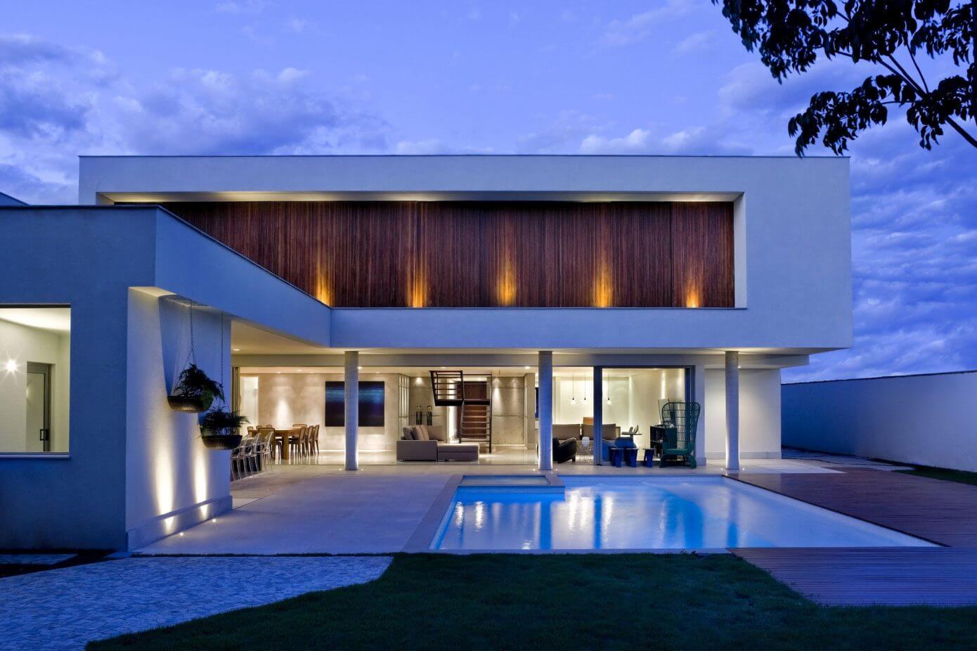Contemporary House by Patricia Almeida Arquitetura