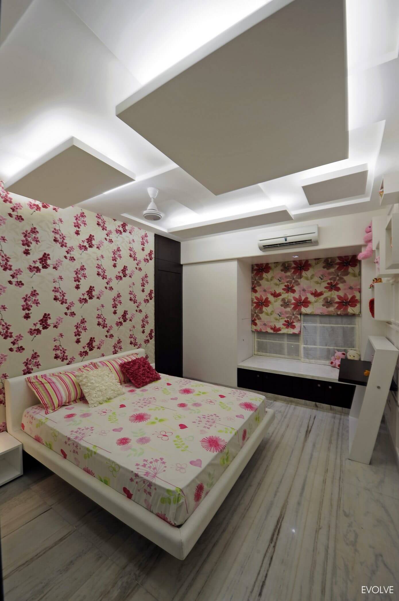 Home in Mumbai by Sonu Mistry Design