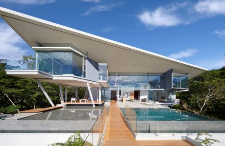 Contemporary House by Cañas Arquitectos