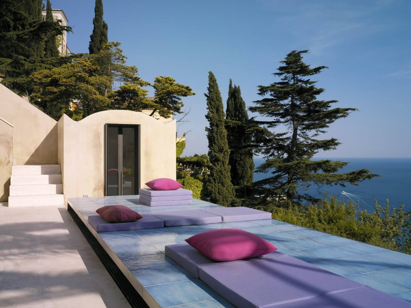 Villa in Positano by Lazzarini Pickering Architetti