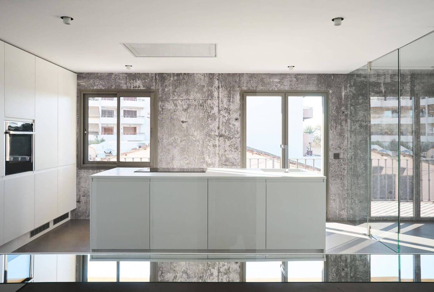 Home in Puerto de Alcudia by Minimal Studio