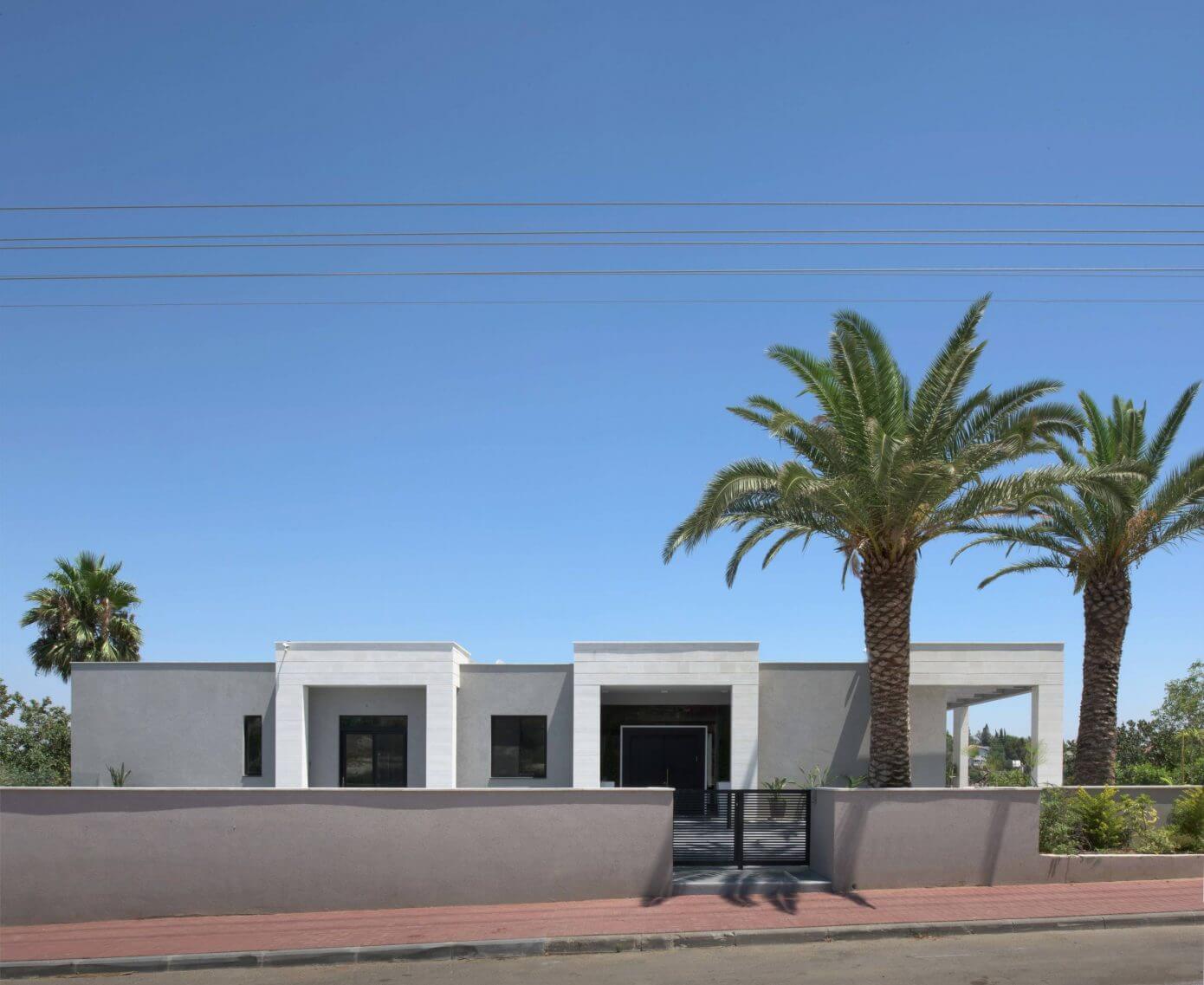 House on The Hill by Corinne Levi Architecture