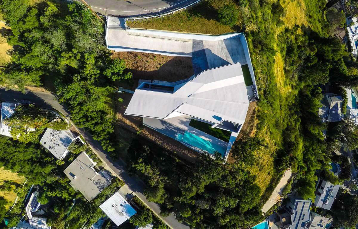 Futuristic Residence by Arshia Architects