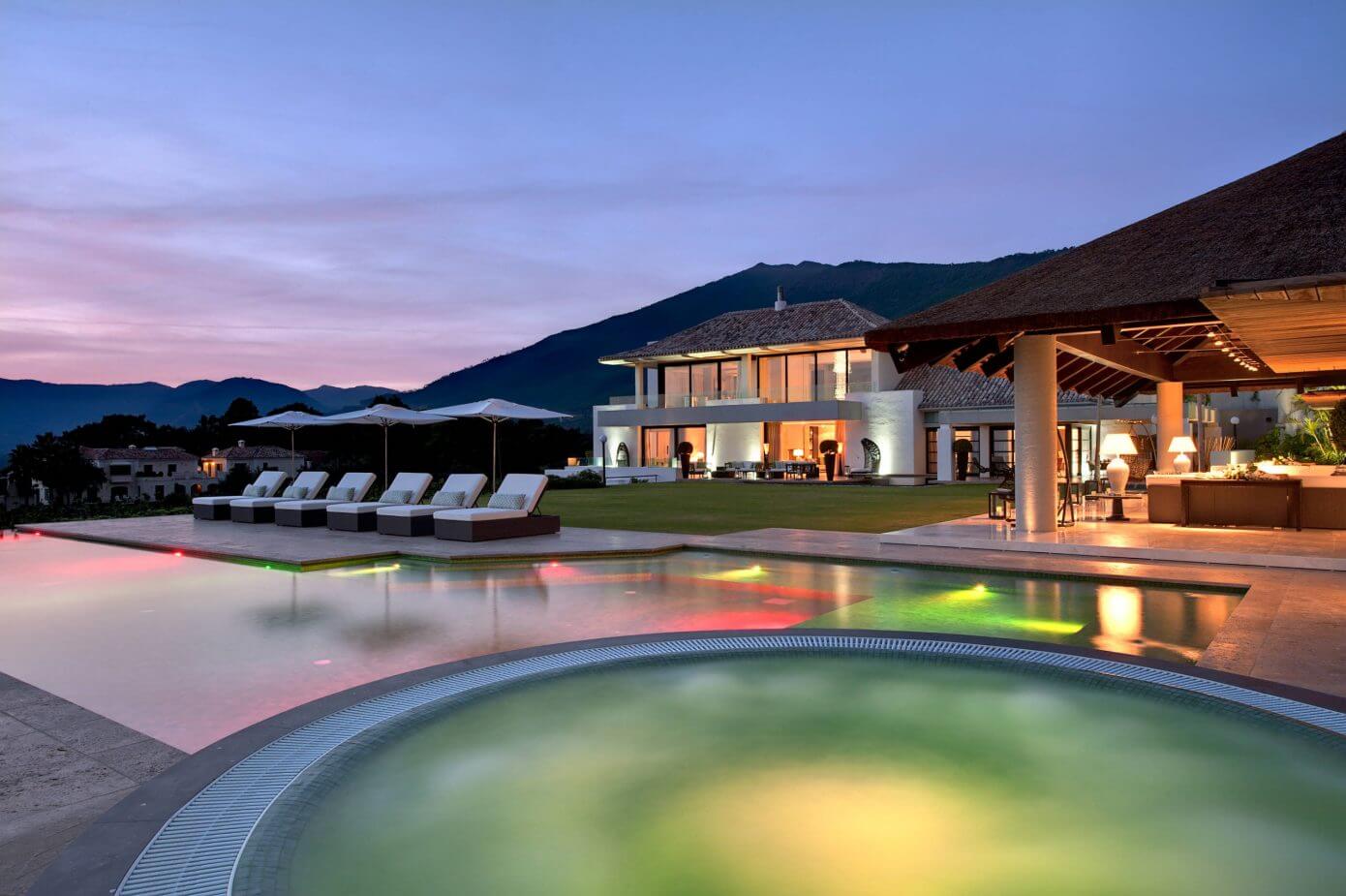 Modern Villa by Hill House Interiors