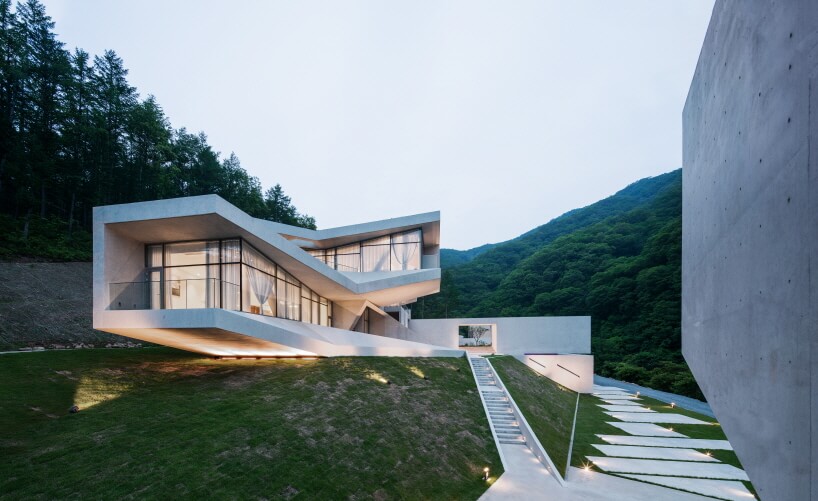 Retreat in Hongcheon by IDMM Architects