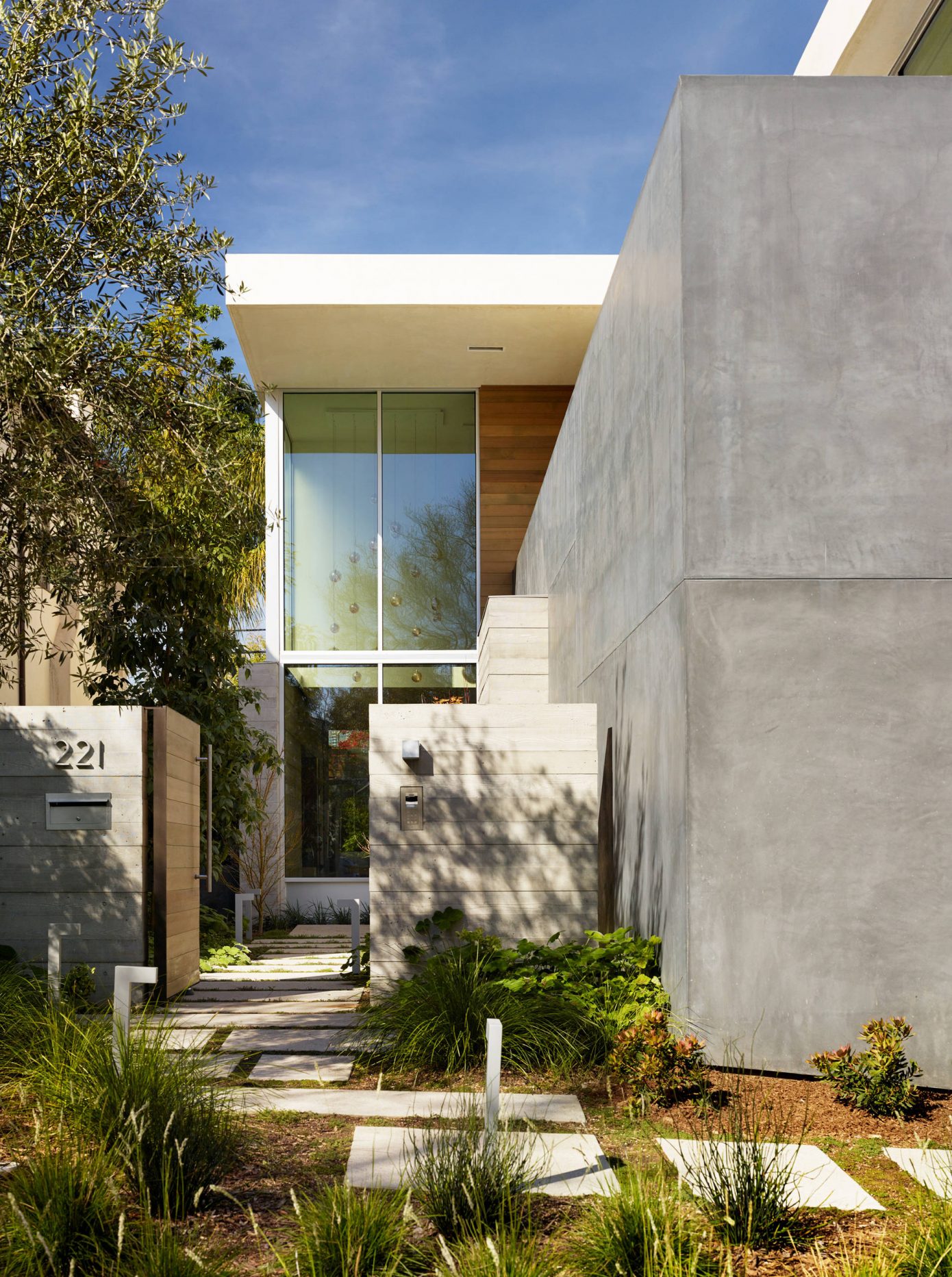 Crescent Drive Home by Ehrlich Yanai Rhee Chaney Architects