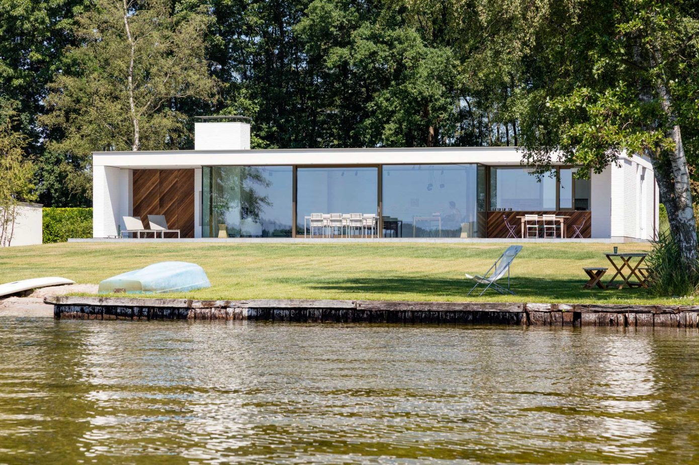 House by the Lake by MO Architecten