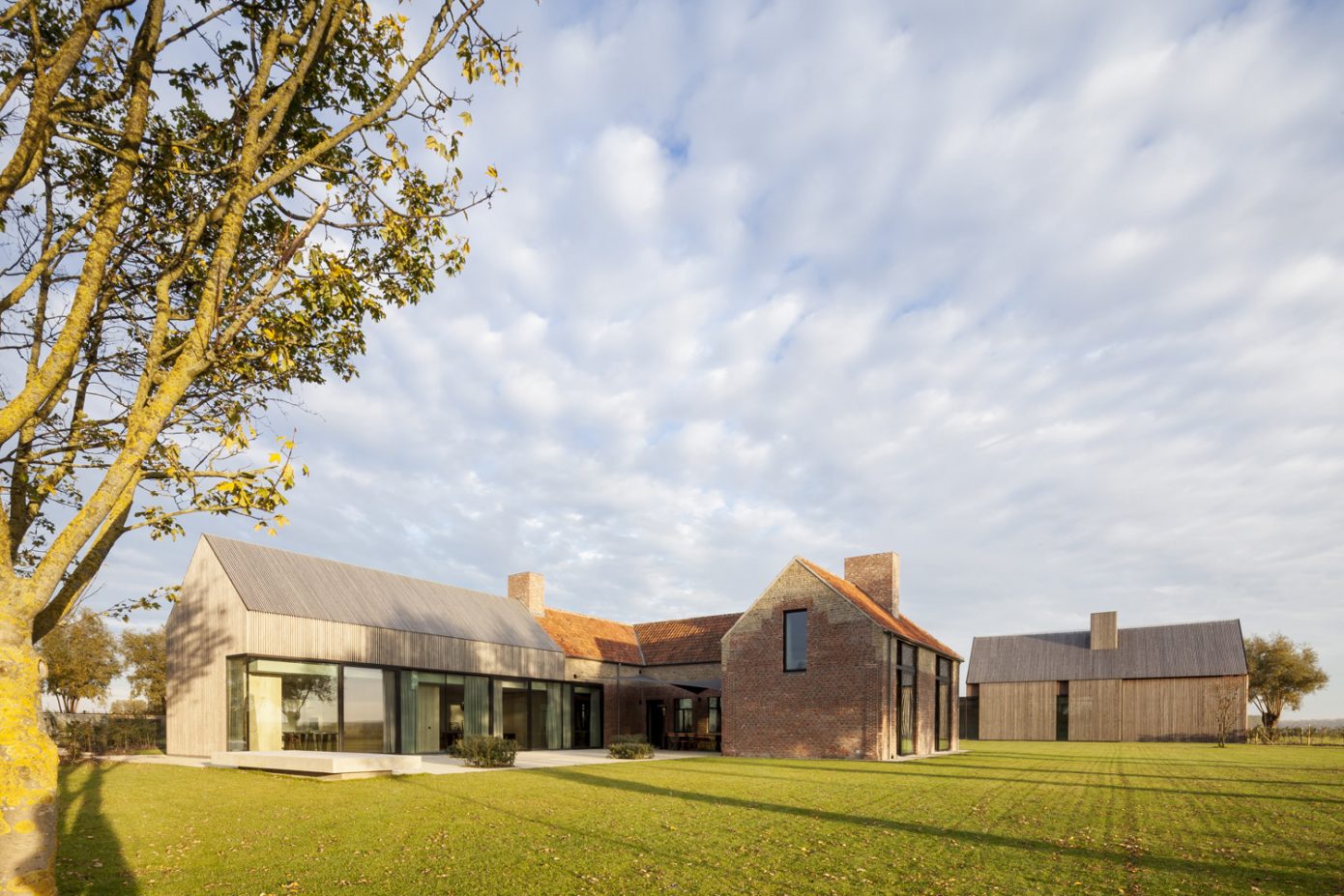 Farmhouse in Knokke-Heist by Govaert & Vanhoutte Architects