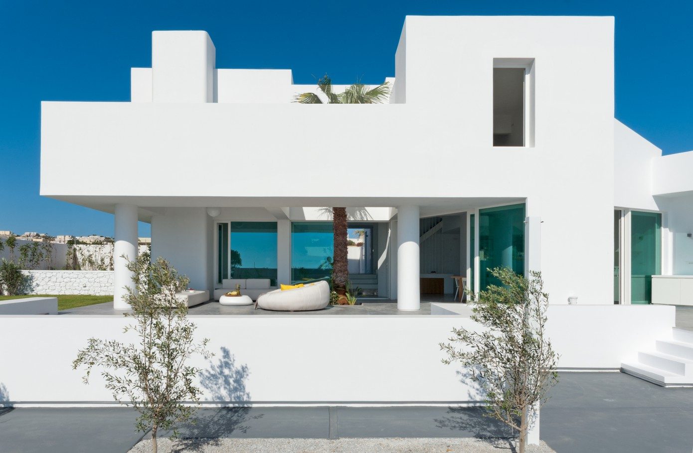 Summer House by Kapsimalis Architects