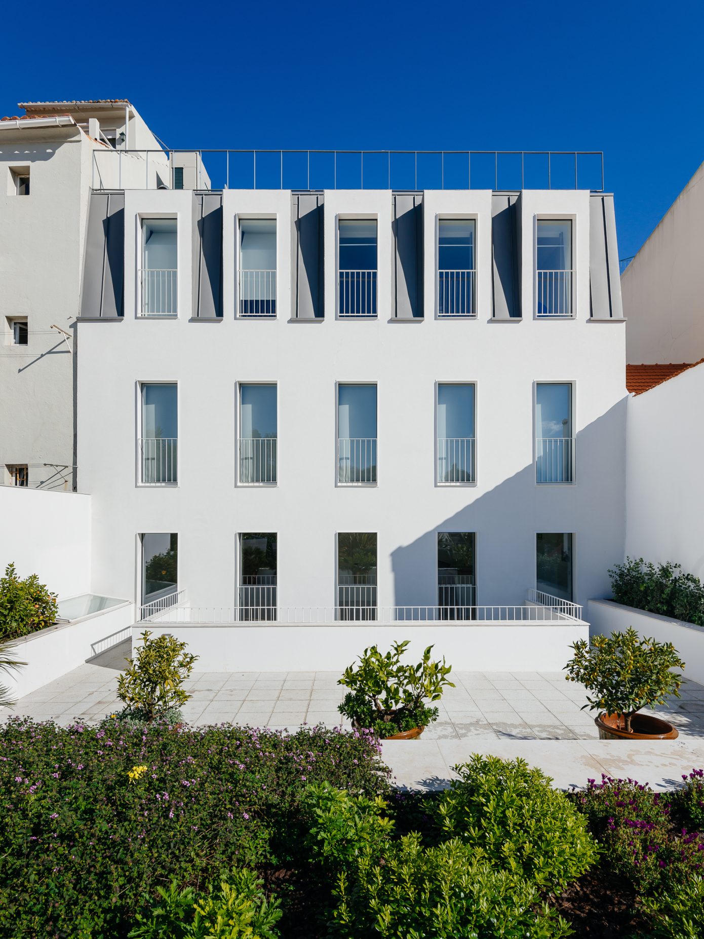 House in Lisbon by Aurora Arquitectos