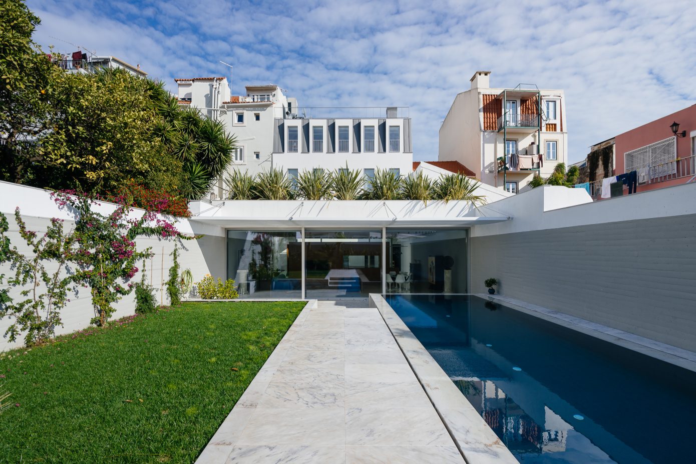 House in Lisbon by Aurora Arquitectos