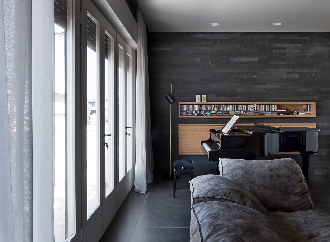 The Pianist’s Home by XS Studio