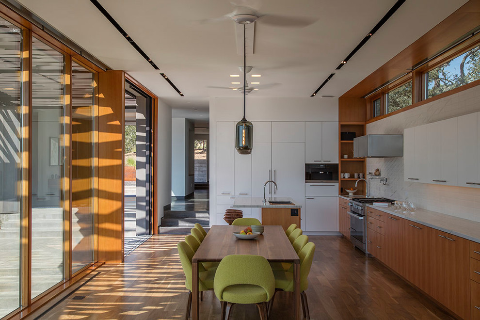 Sonoma Lichen House by Schwartz and Architecture