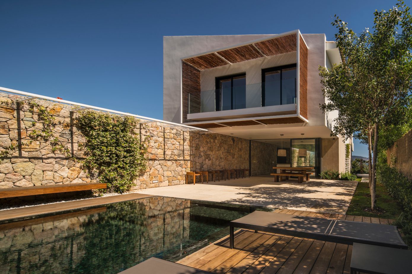 Mal Pas House by Negre Manrique + Barcelo