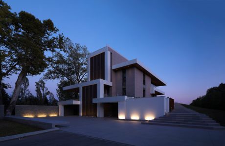 Contemporary House by Massimo Nencioni