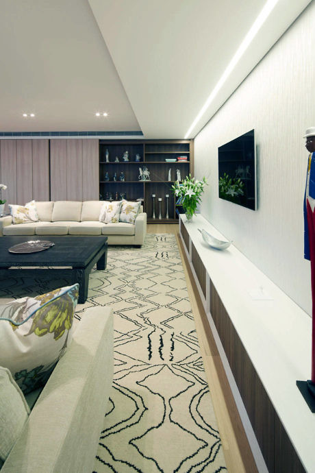 Elegant living room with geometric carpet and sleek furnishings