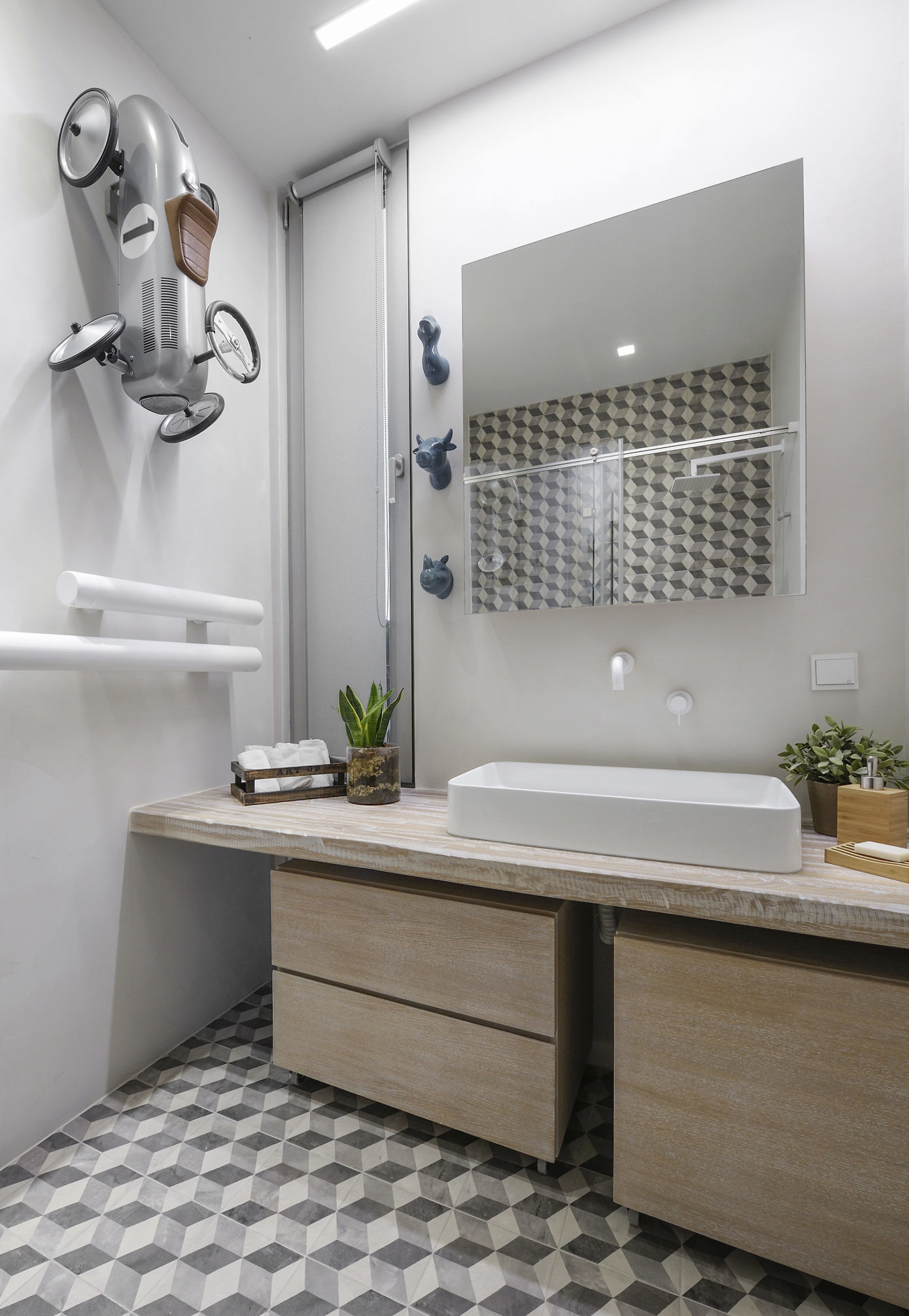 The Raw Apartment by Makridis Associates