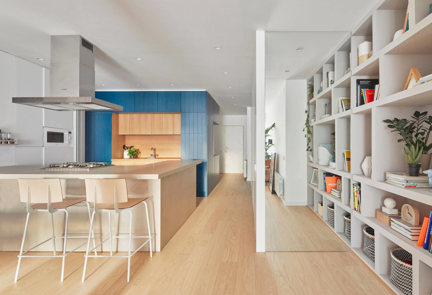 Apartment in Barcelona by Estudio Miriam Barrio