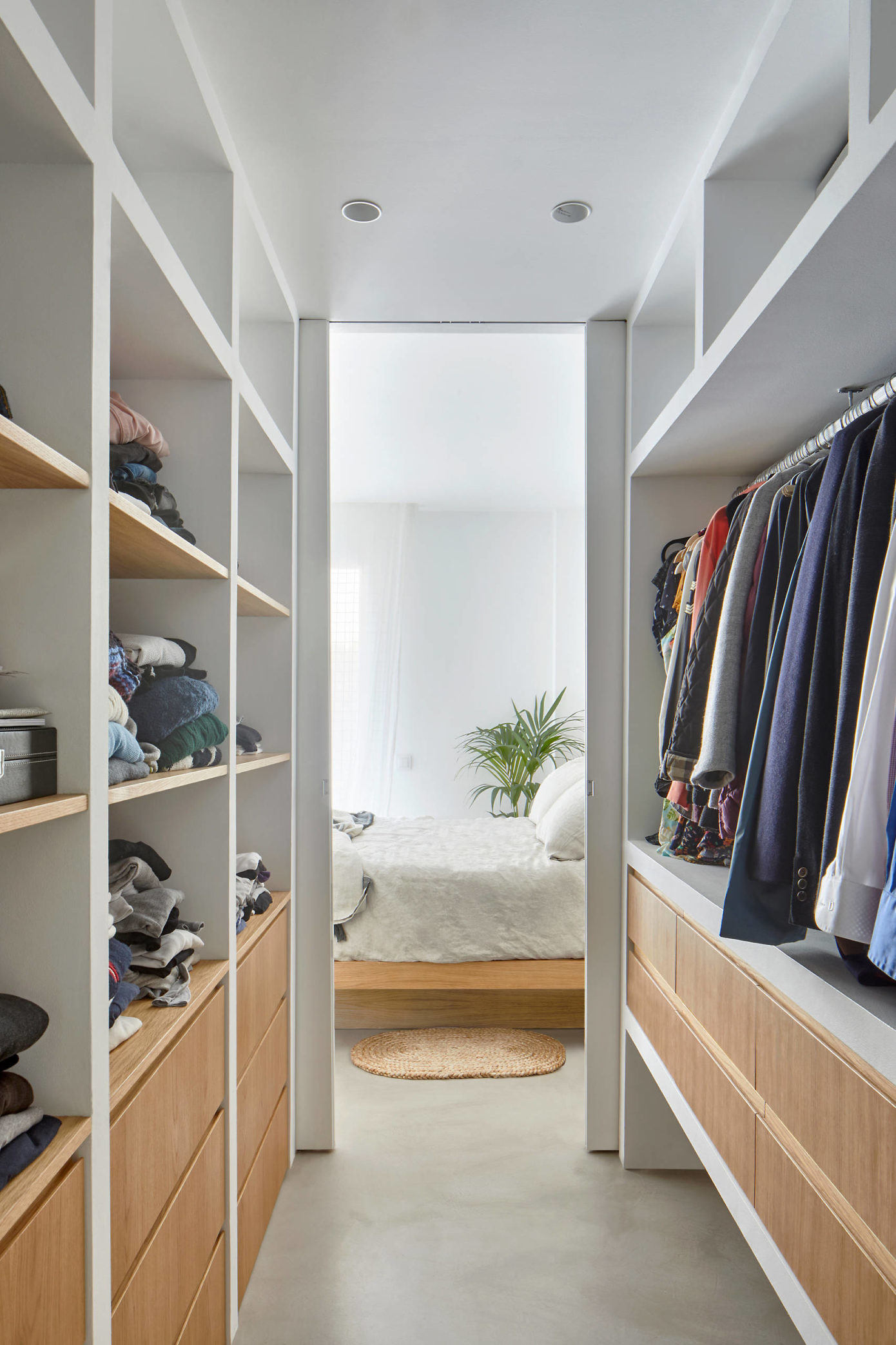 Apartment in Barcelona by Estudio Miriam Barrio