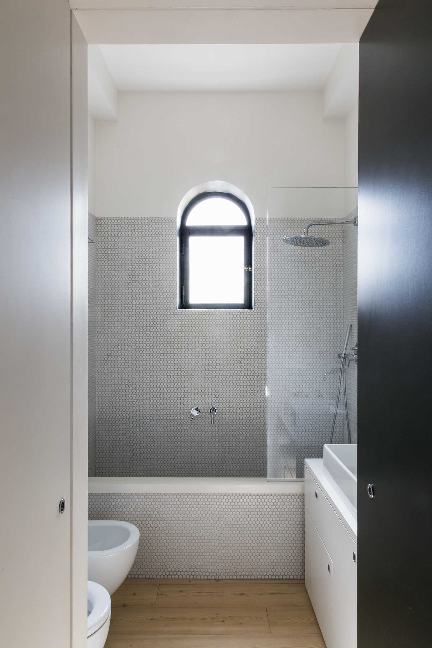 Arum Apartment by Studio Strato