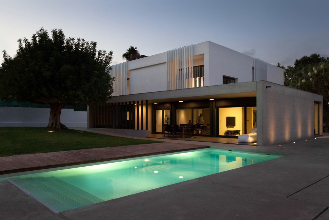 Detached House by Mano de Santo – Architecture Team