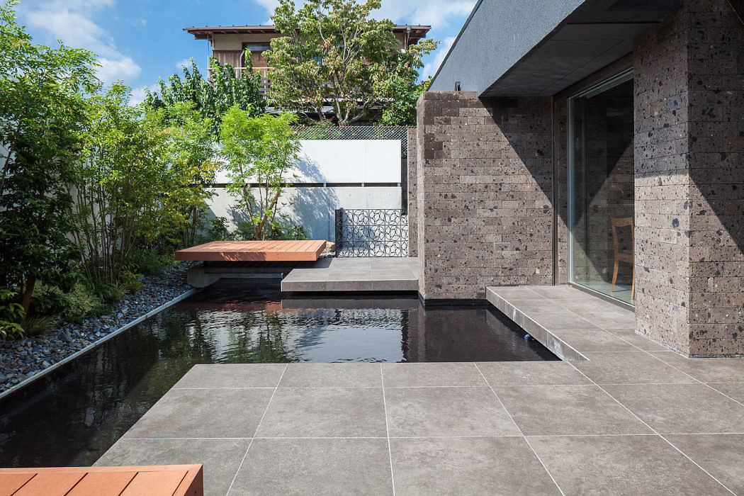 Contemporary patio with reflecting pool and textured walls
