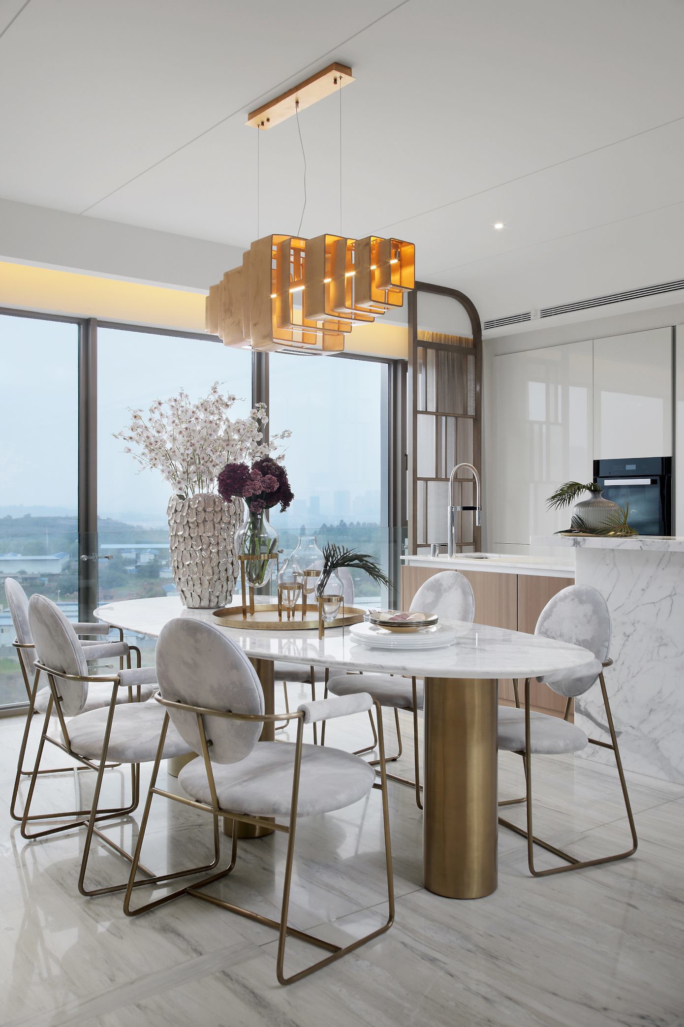 Luxurious Apartment by Shenzhen Qianxun Design