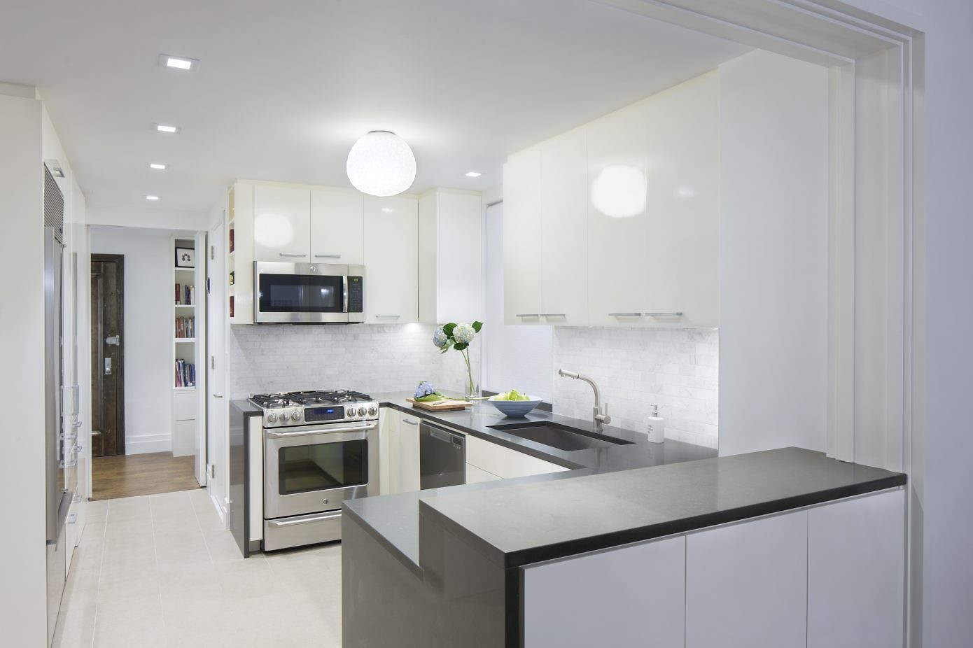 Manhattan Apartment by Studio ST