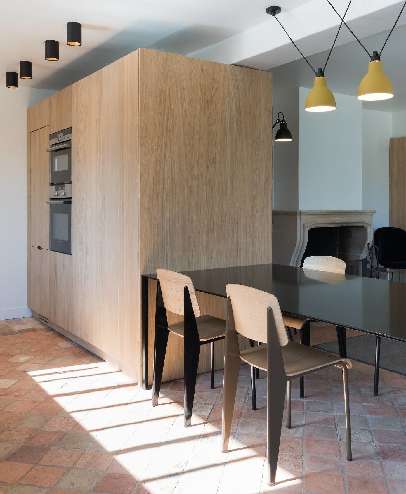 House in Les-Portes-en-Ré by Martins Afonso Atelier de Design