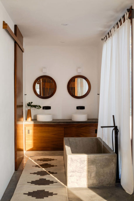 Casa LT by Main Office - 3