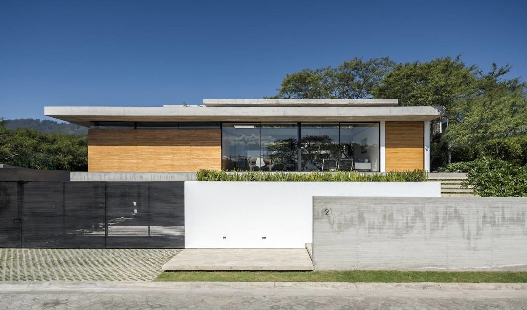 Tacuri House by Gabriel Rivera Arquitectos - 1