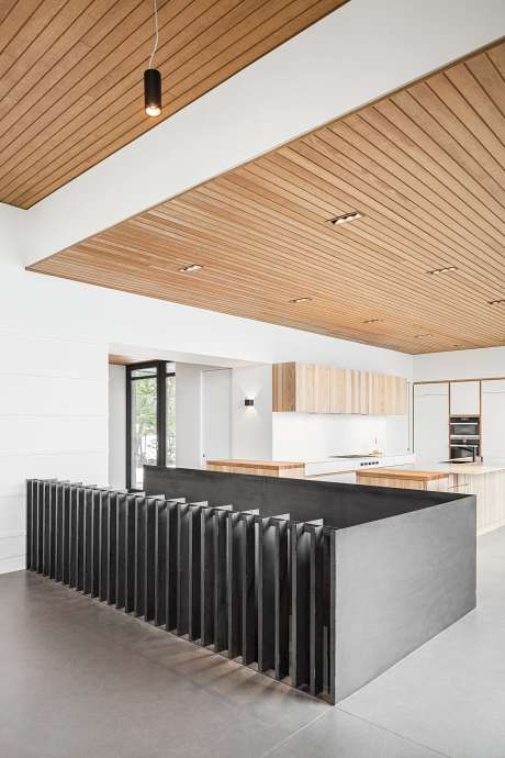 Long Horizontals by Thellend Fortin Architectes - 6